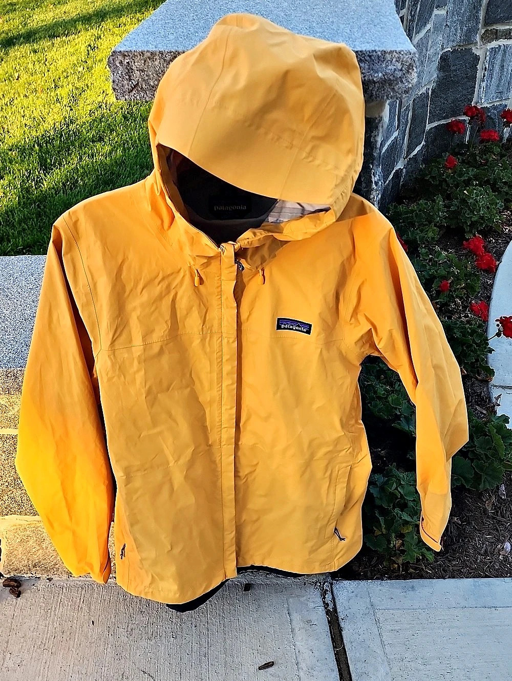 Patagonia Torrentshell 3L Rain Jacket Hooded Jacket in Yellow Size Large
